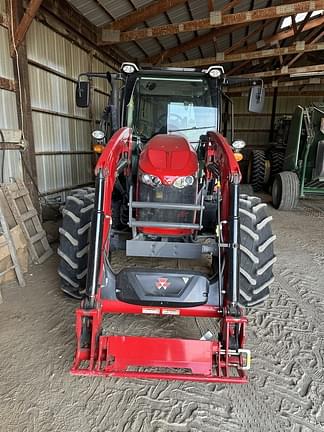 Image of Massey Ferguson 5711 equipment image 1