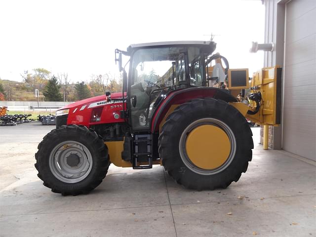 Image of Massey Ferguson 5711D equipment image 2