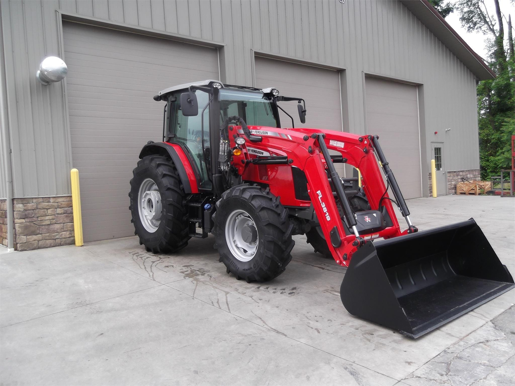 2023 Massey Ferguson 5711D Equipment Image0