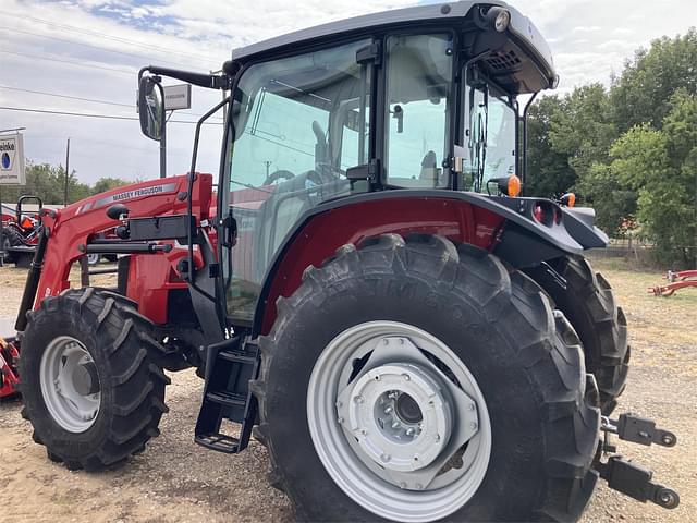 Image of Massey Ferguson 5711D equipment image 4