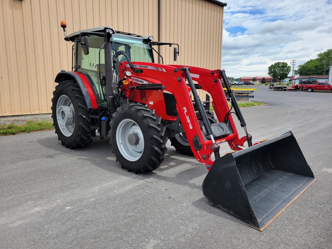 Image of Massey Ferguson 5711D Image 1