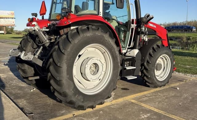 Image of Massey Ferguson 5S.135 equipment image 3