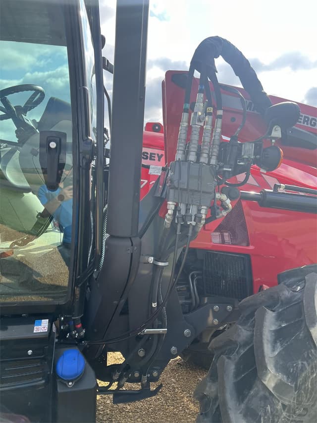 Image of Massey Ferguson 6713 equipment image 3