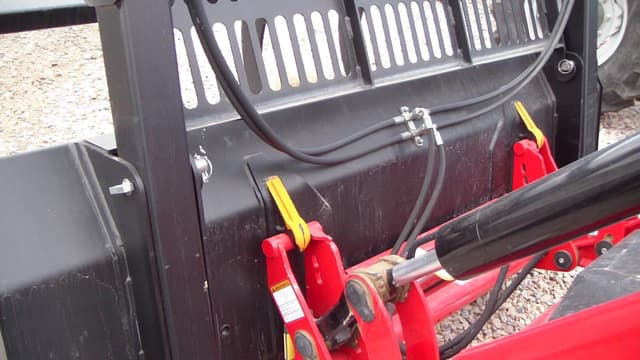 Image of Massey Ferguson 7S.165 equipment image 3