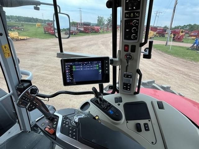 Image of Massey Ferguson 7S.210 equipment image 4