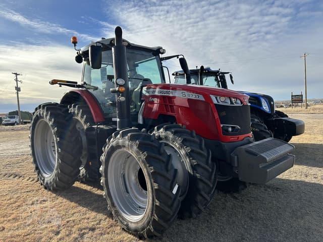 Image of Massey Ferguson 8737S equipment image 2