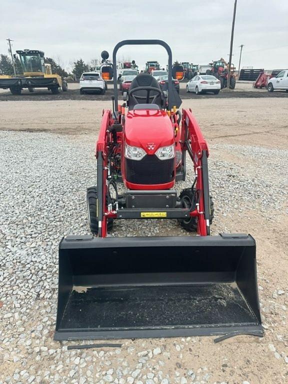 Image of Massey Ferguson GC1725M equipment image 2