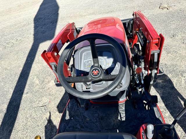 Image of Massey Ferguson GC1725M equipment image 4