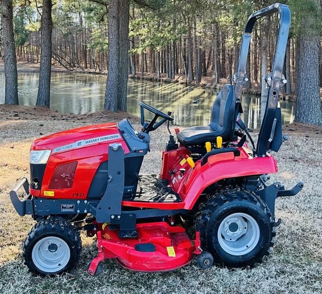 2023 Massey Ferguson GC1723 Equipment Image0