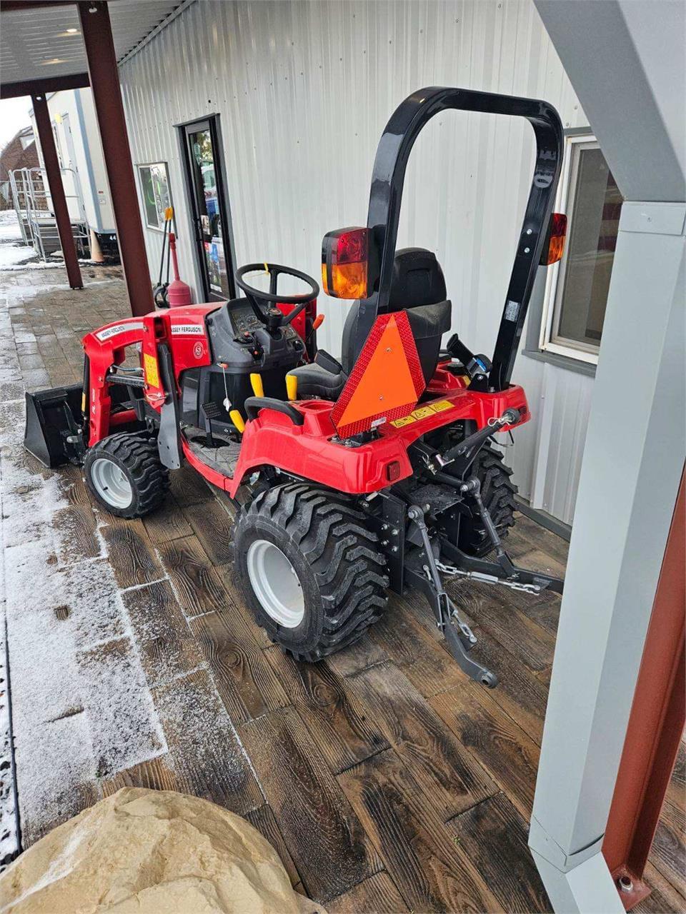 Image of Massey Ferguson GC1723E Image 1
