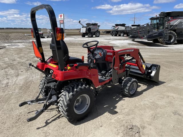 Image of Massey Ferguson GC1723E equipment image 2