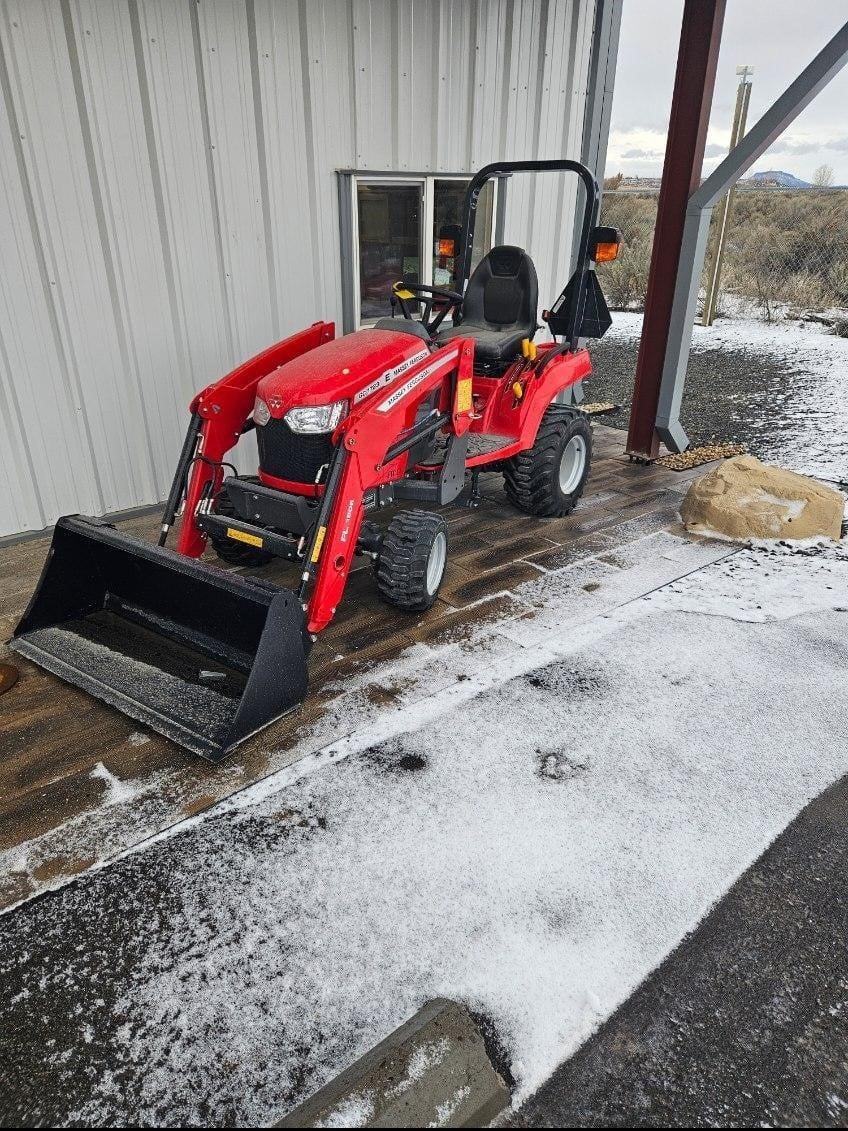 2023 Massey Ferguson GC1723E Equipment Image0