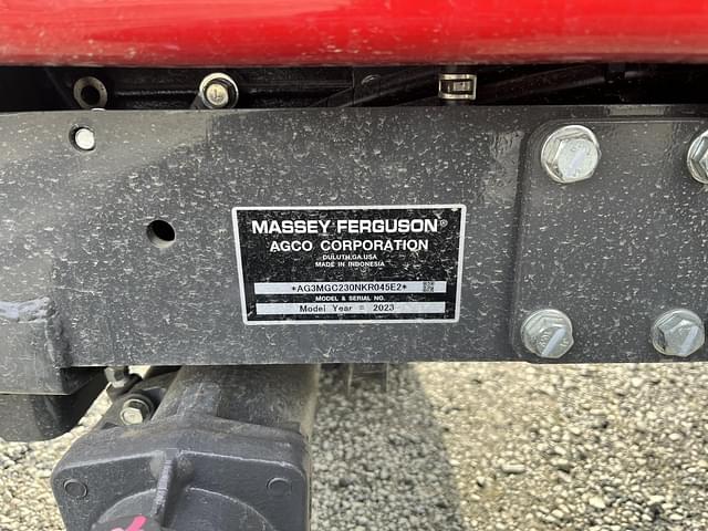 Image of Massey Ferguson GC1723E equipment image 4