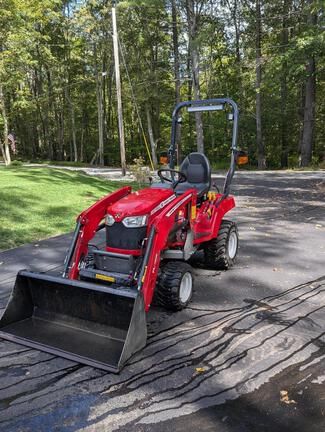 2023 Massey Ferguson GC1723E Equipment Image0