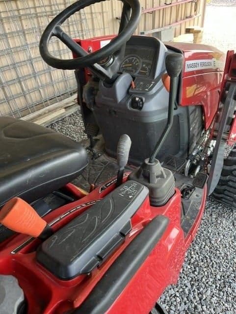 Image of Massey Ferguson GC1723E equipment image 4
