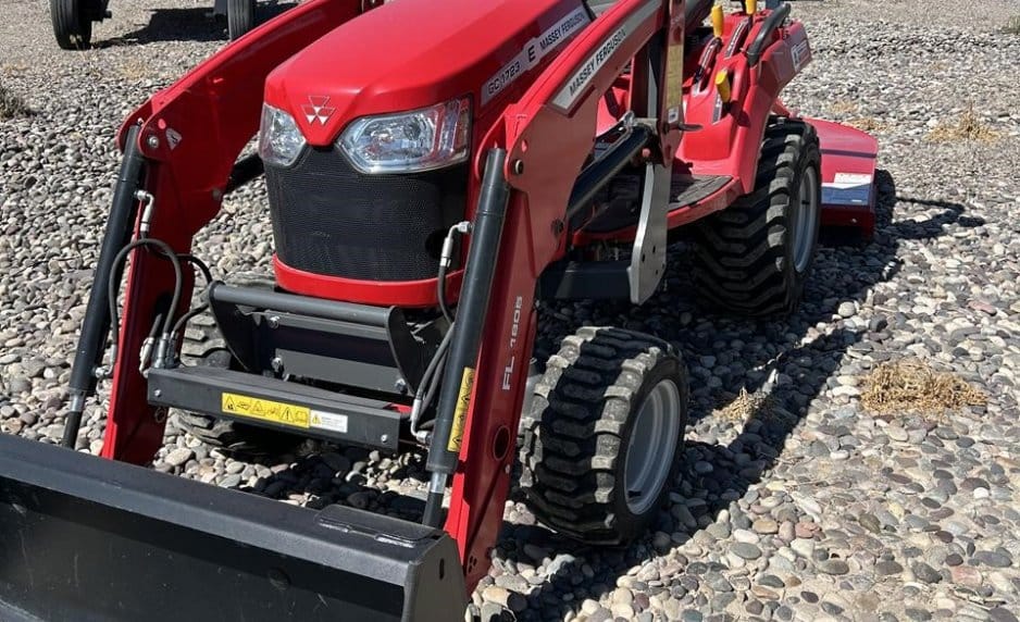 Massey Ferguson GC1723E Equipment Image0
