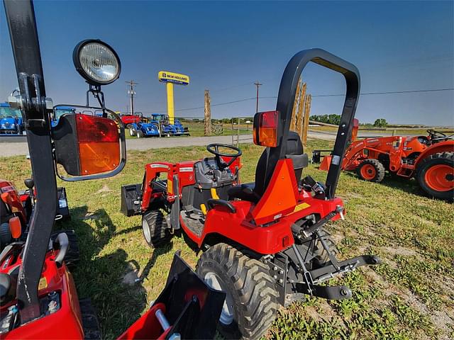 Image of Massey Ferguson GC1723E equipment image 2