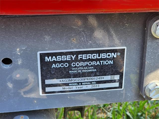 Image of Massey Ferguson GC1723E equipment image 4