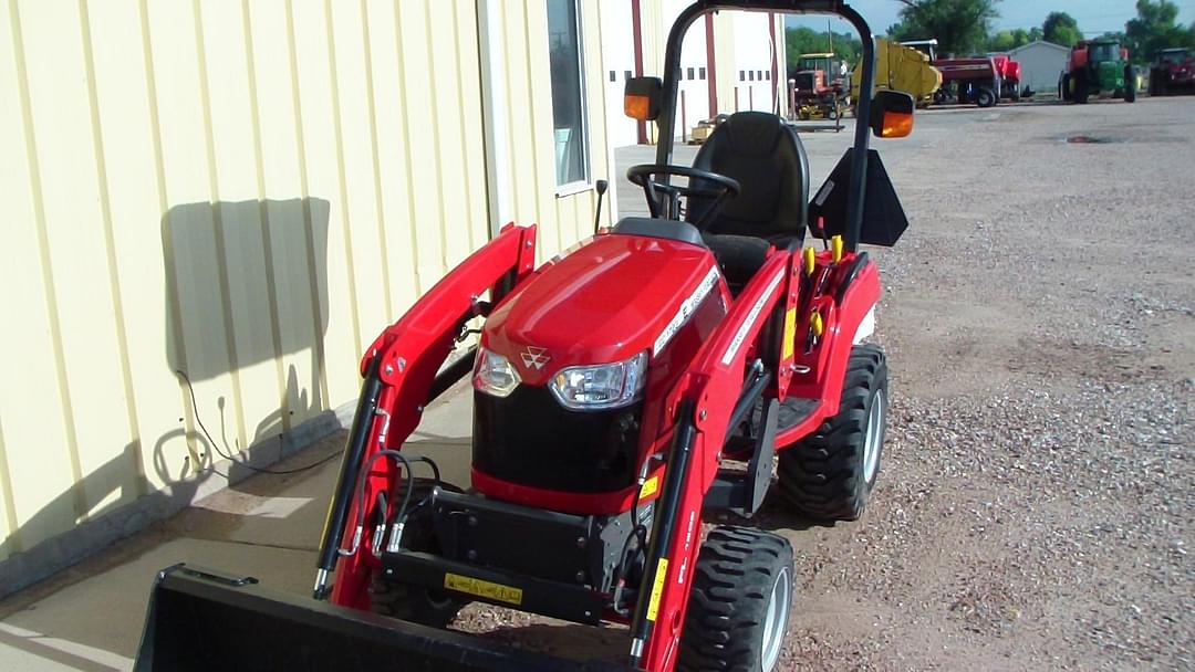 Image of Massey Ferguson GC1723E Image 1