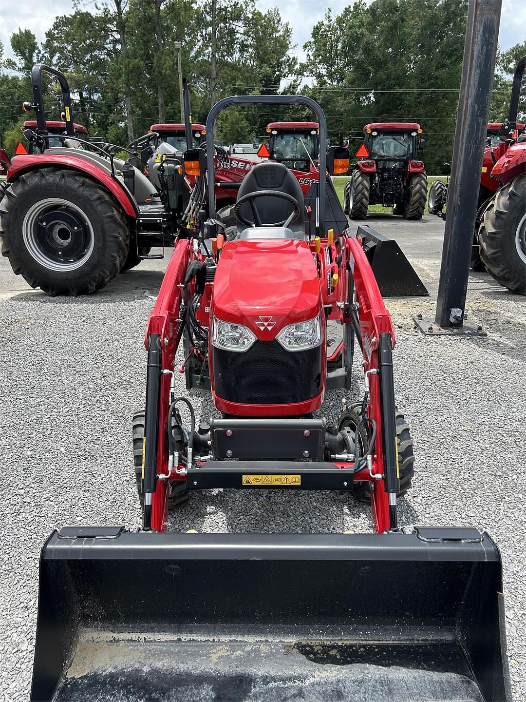 Image of Massey Ferguson GC1723E Image 0