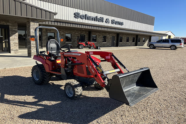 Image of Massey Ferguson GC1723E equipment image 3