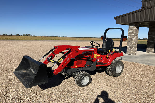Image of Massey Ferguson GC1723E equipment image 1