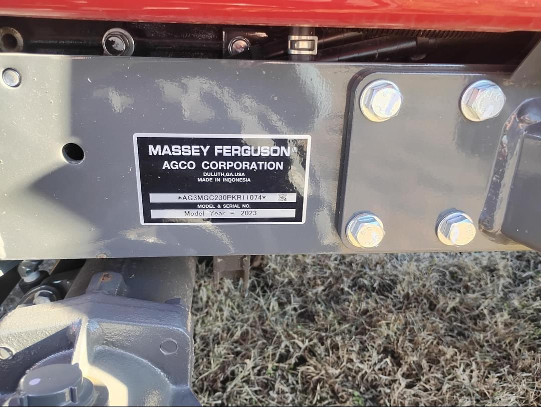 Image of Massey Ferguson GC1723EB Image 1