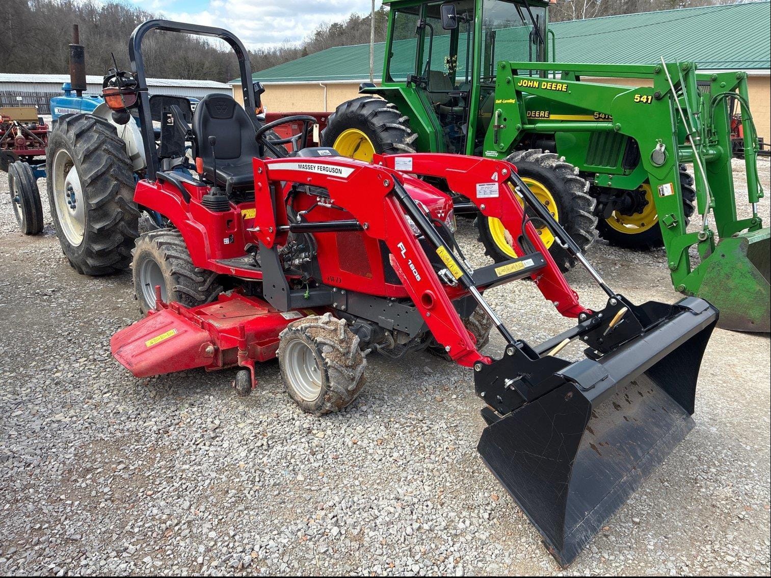 2023 Massey Ferguson GC1725M Equipment Image0