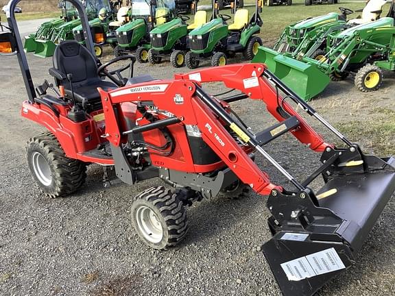 Image of Massey Ferguson GC1725M equipment image 2