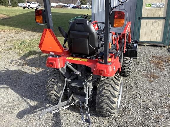 Image of Massey Ferguson GC1725M equipment image 4