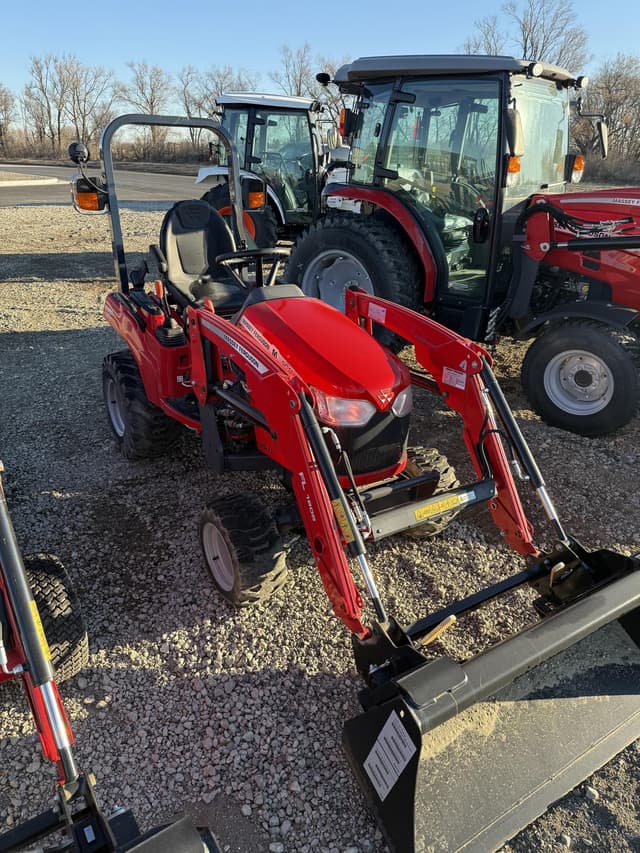Image of Massey Ferguson GC1725M equipment image 1
