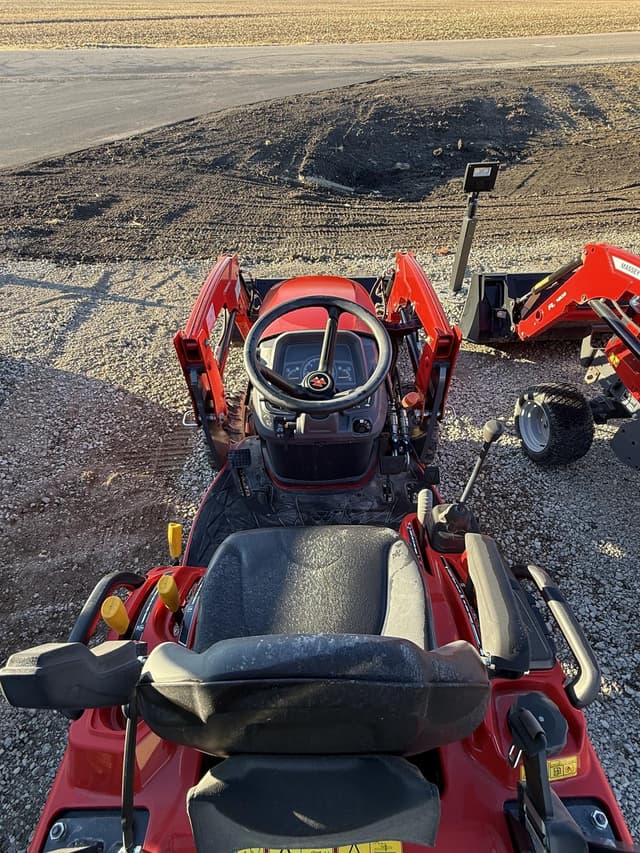 Image of Massey Ferguson GC1725M equipment image 4