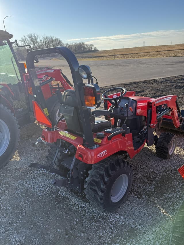 Image of Massey Ferguson GC1725M equipment image 3