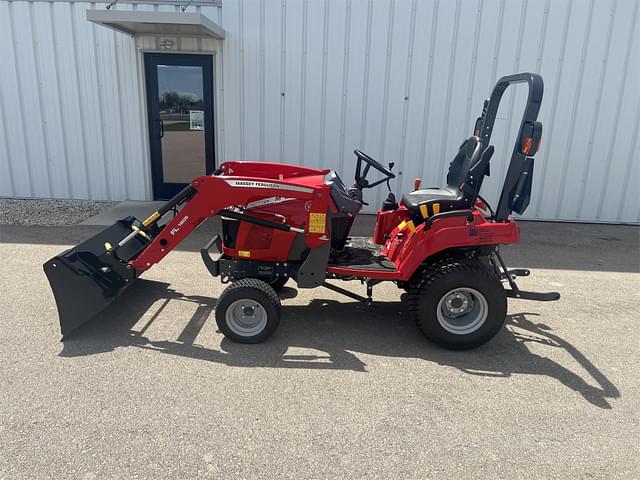 Image of Massey Ferguson GC1725M equipment image 1