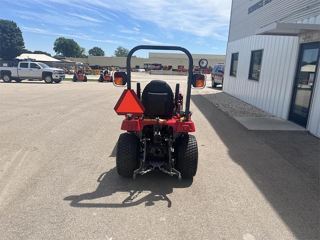 Image of Massey Ferguson GC1725M equipment image 3