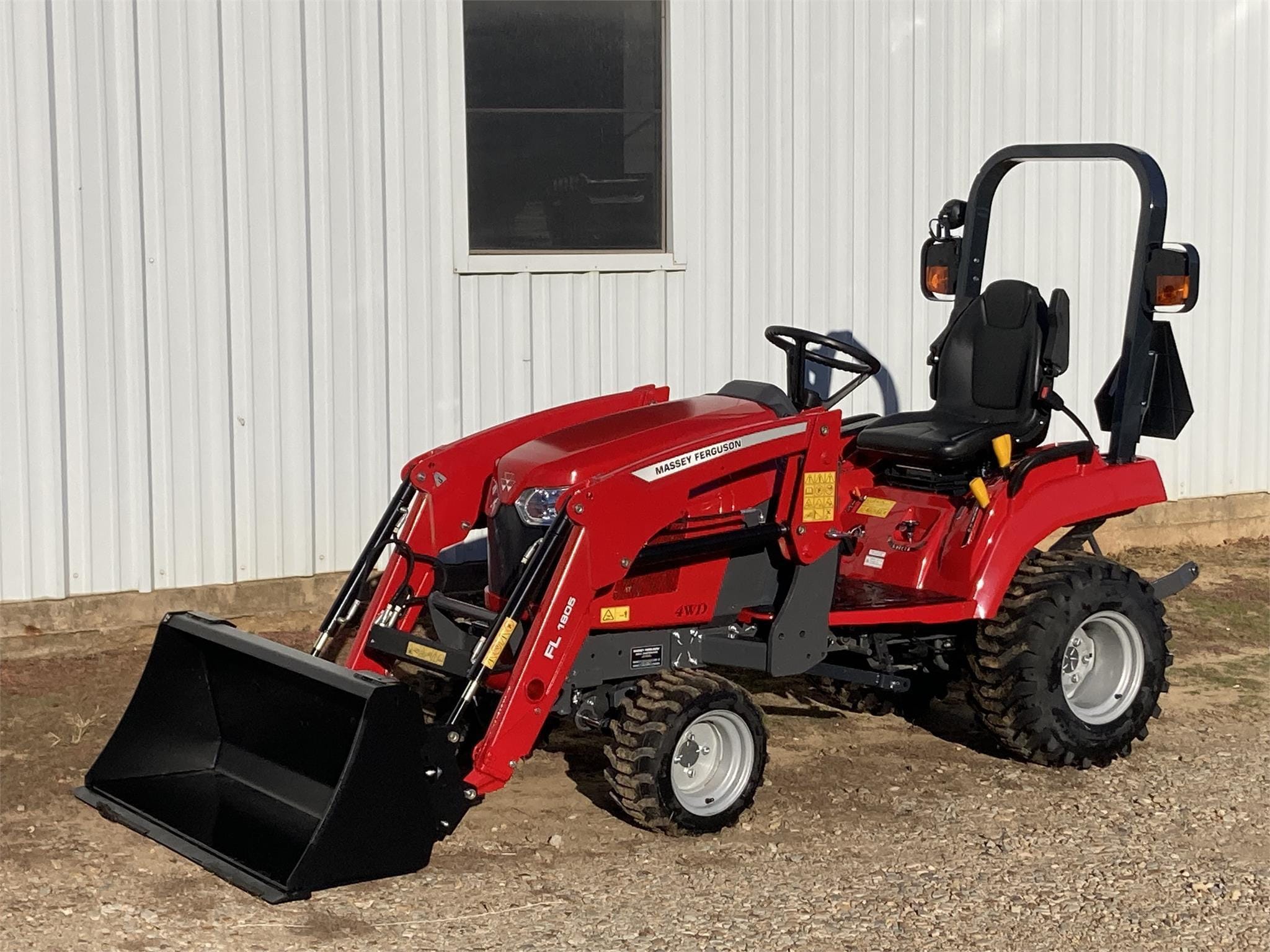 2023 Massey Ferguson GC1725M Equipment Image0