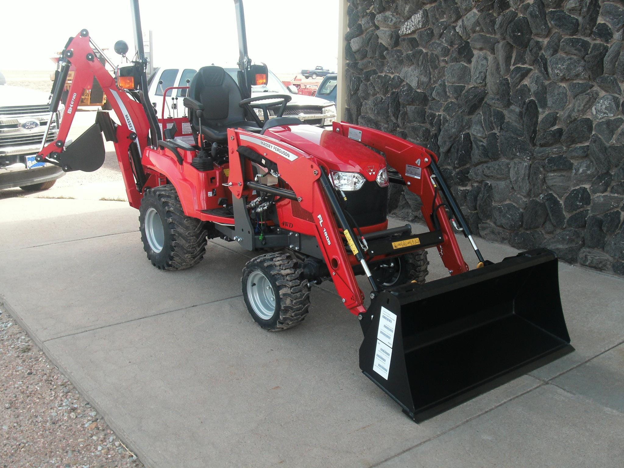 2023 Massey Ferguson GC1725MB Image