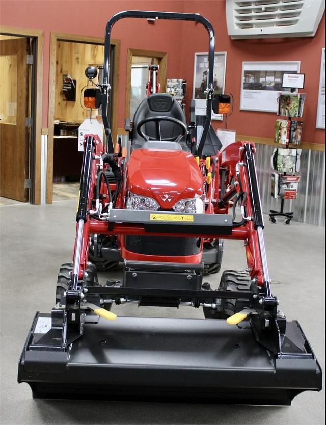 Image of Massey Ferguson GC1725MB equipment image 4