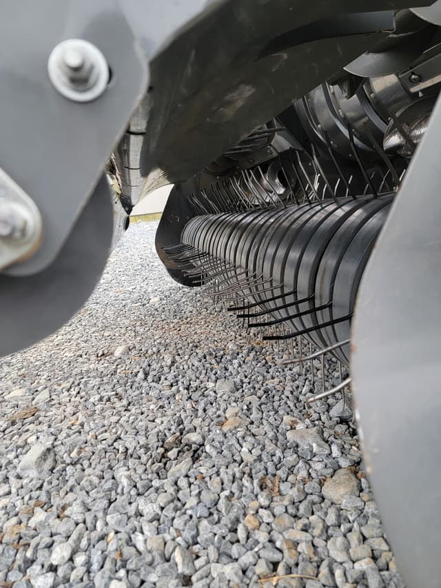 Image of Massey Ferguson LB2233 equipment image 4