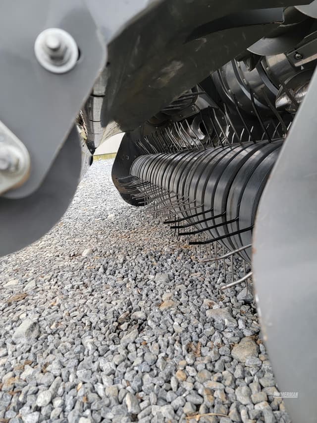 Image of Massey Ferguson LB2233 equipment image 4