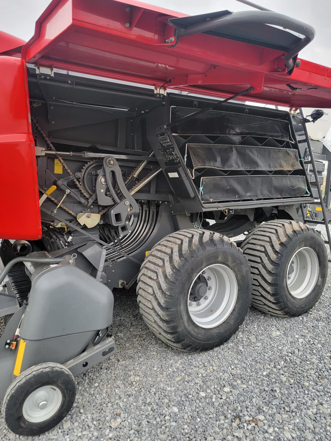 Image of Massey Ferguson LB2233 Primary image