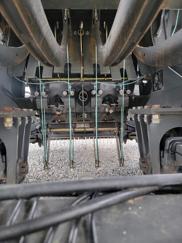 Image of Massey Ferguson LB2233 equipment image 3