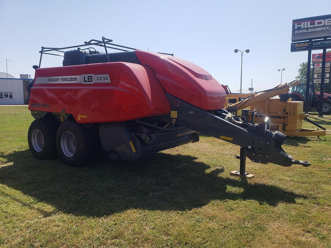 Image of Massey Ferguson LB2234 Image 1