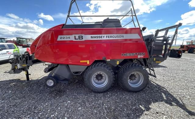 Image of Massey Ferguson LB2234 equipment image 2