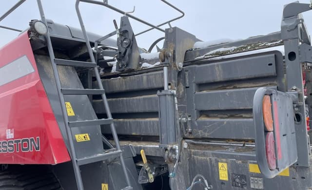 Image of Massey Ferguson LB2234 equipment image 2