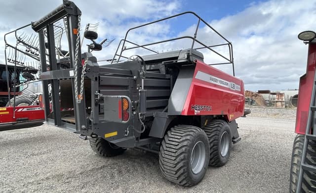 Image of Massey Ferguson LB2234 equipment image 4