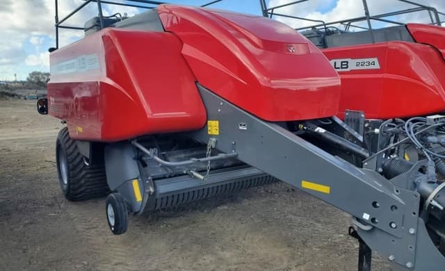 Image of Massey Ferguson LB2234 equipment image 1