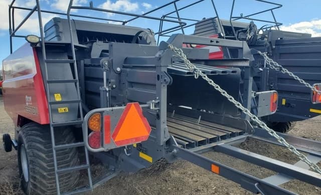 Image of Massey Ferguson LB2234 equipment image 4