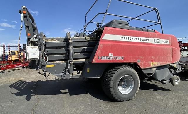 Image of Massey Ferguson LB2234 equipment image 3