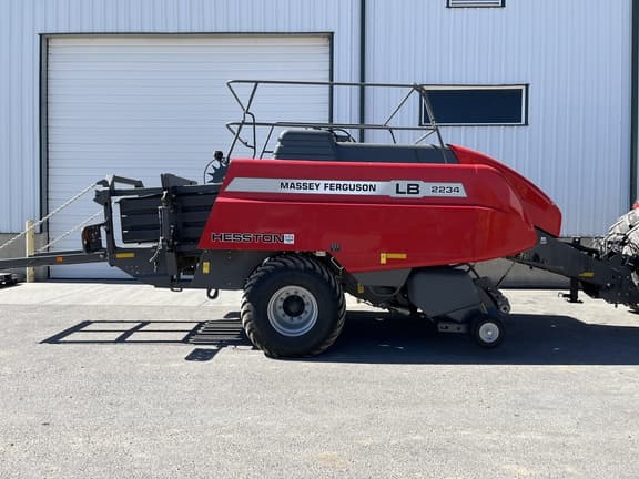 Image of Massey Ferguson LB2234 equipment image 4